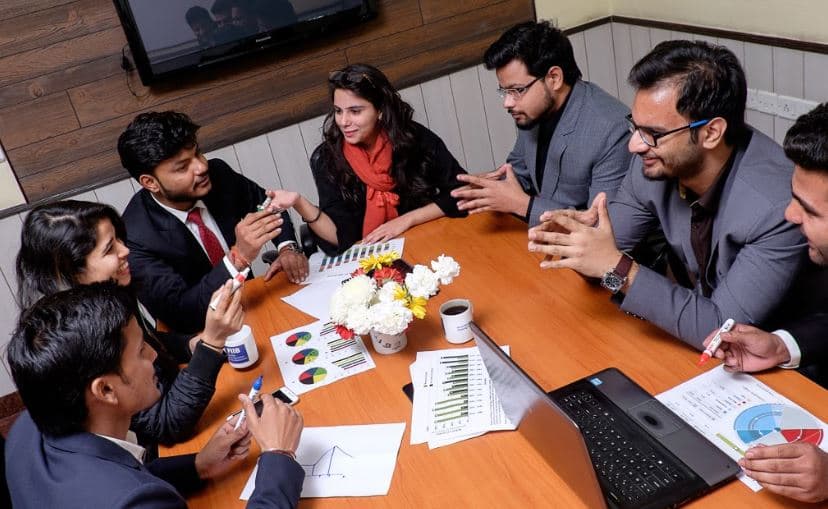 FIIB students in a case-study group discussion